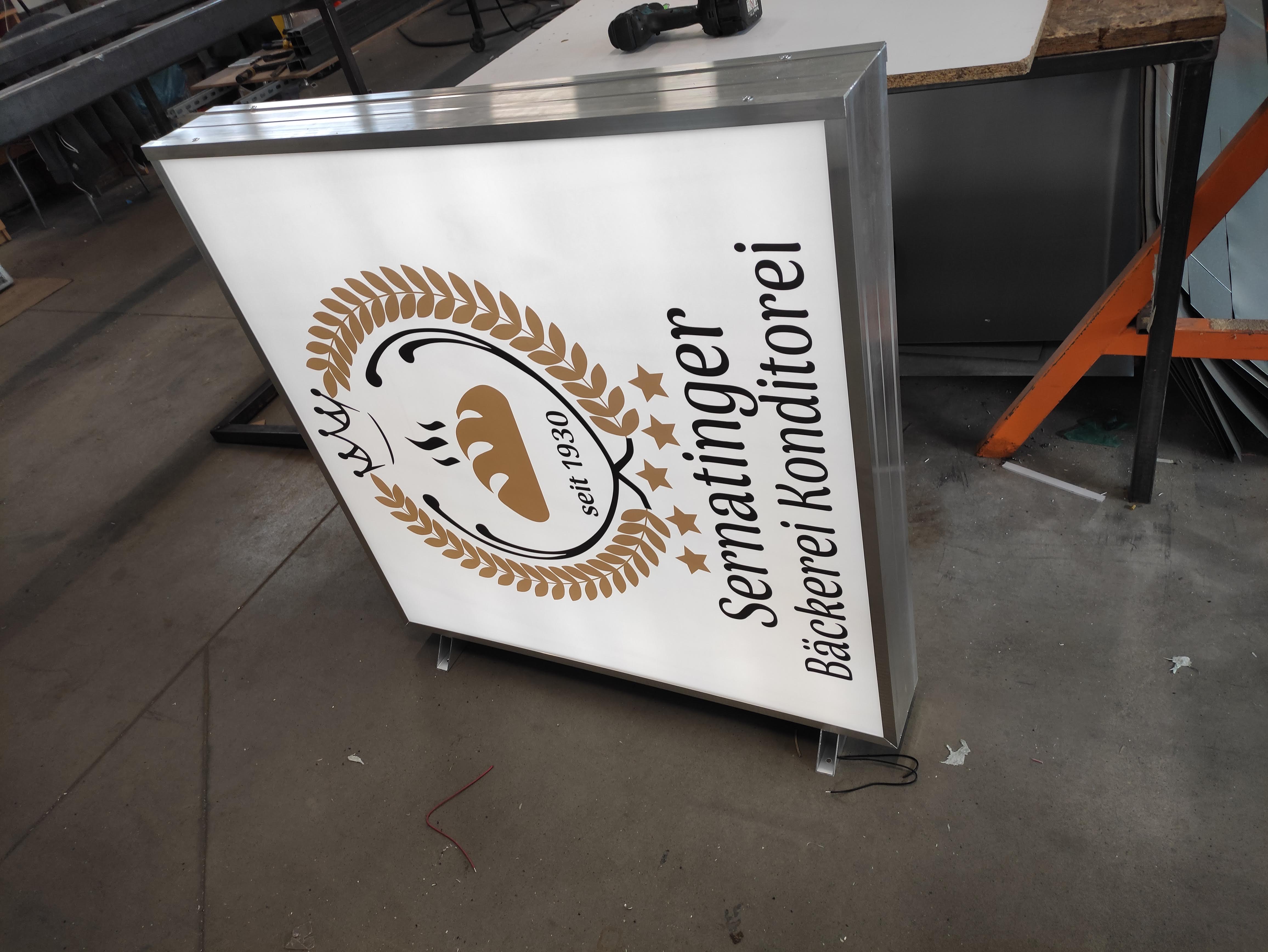 Leuchtkasten Alu zweiseitig mit Scheibe